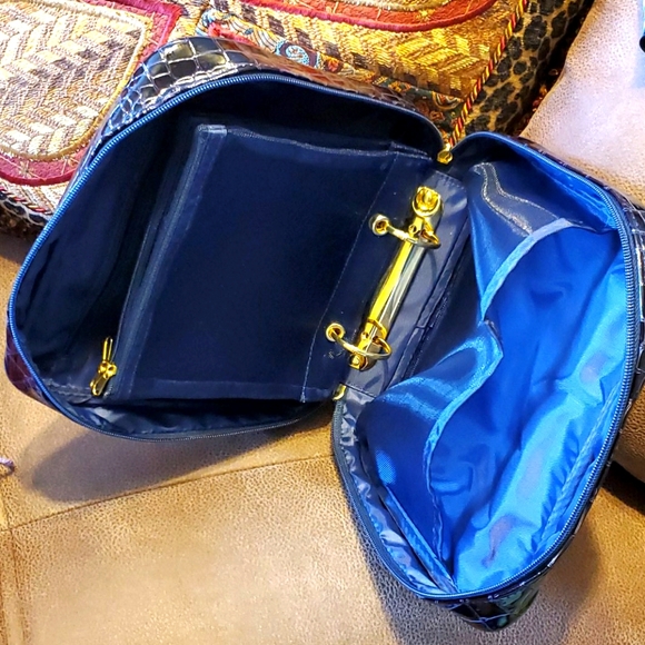 SeneGence blue alligator look makeup bag with mesh zippered pouches - Picture 2 of 3